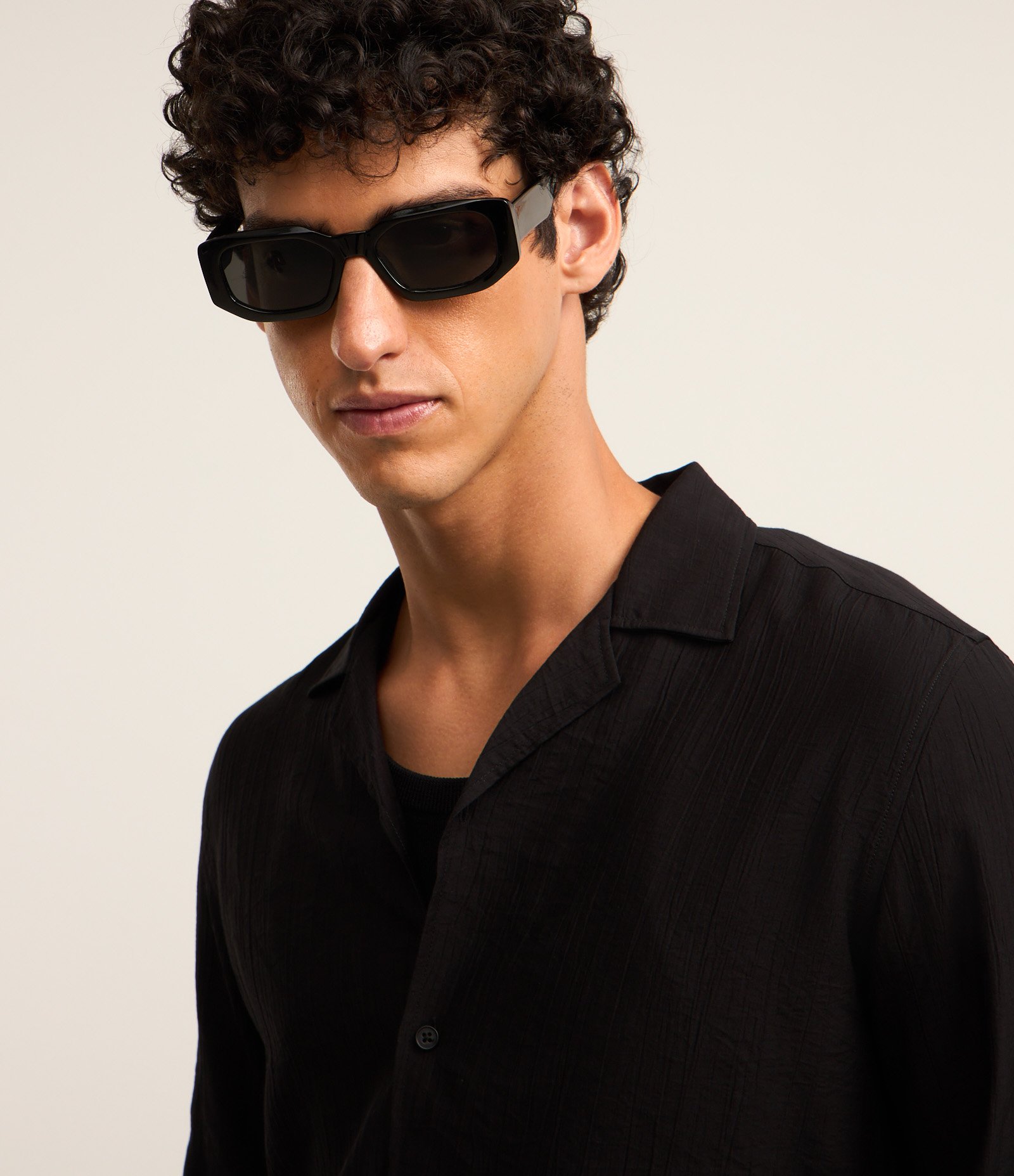 Camisa Comfort Acetinada com Efeito Amassado Preto 5