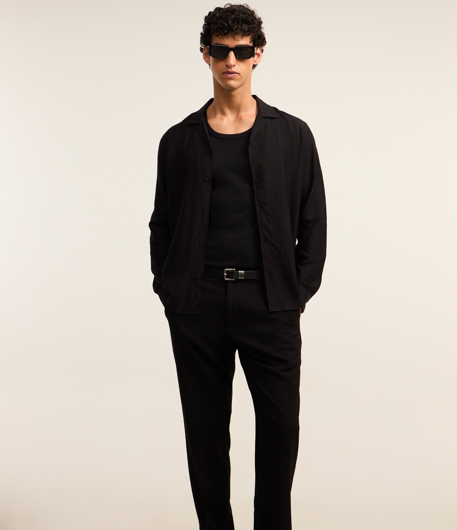 Camisa Comfort Acetinada com Efeito Amassado Preto 6