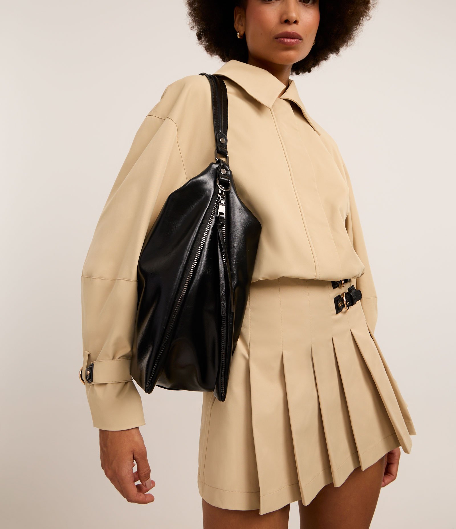 Bolsa Hobo Grande com Expansão Lateral de Zíper Preto 10