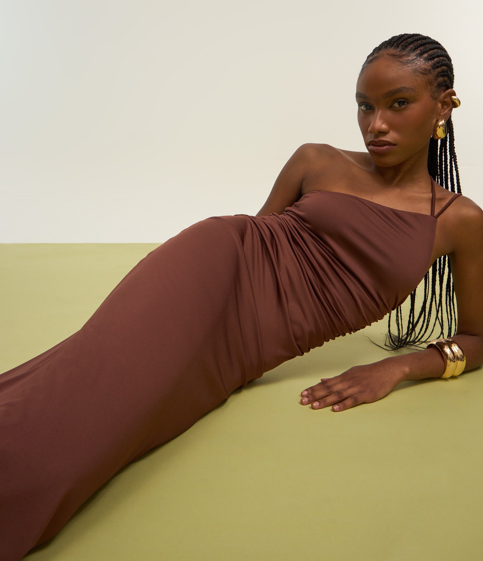 Vestido Midi Metalizado com Um Ombro Só e Alcinhas Duplas Marrom Chocolate 4