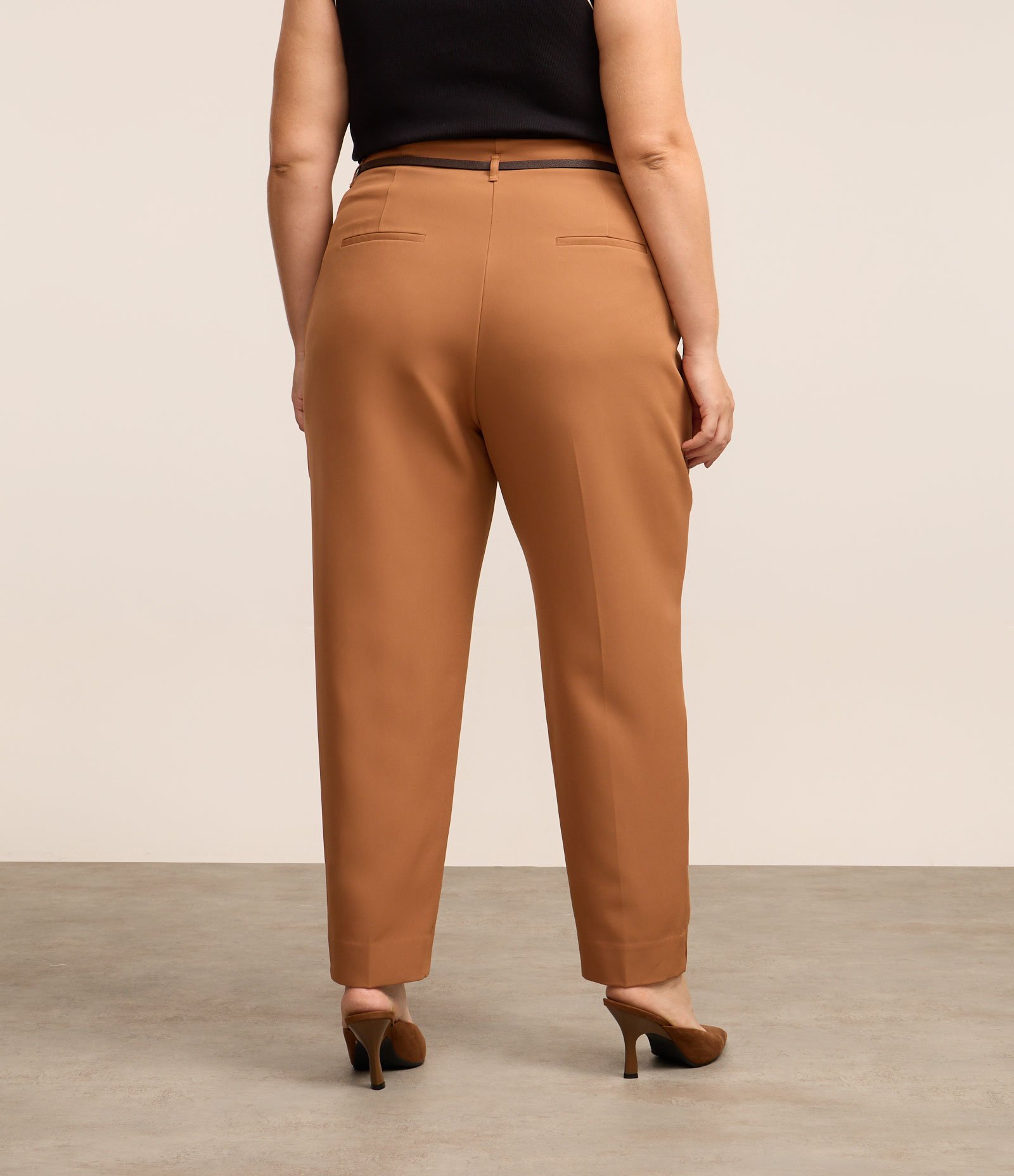 Calça Cenoura em Alfaiataria com Cinto Curve & Plus Size Marrom 3