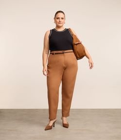 Calça Cenoura em Alfaiataria com Cinto Curve & Plus Size