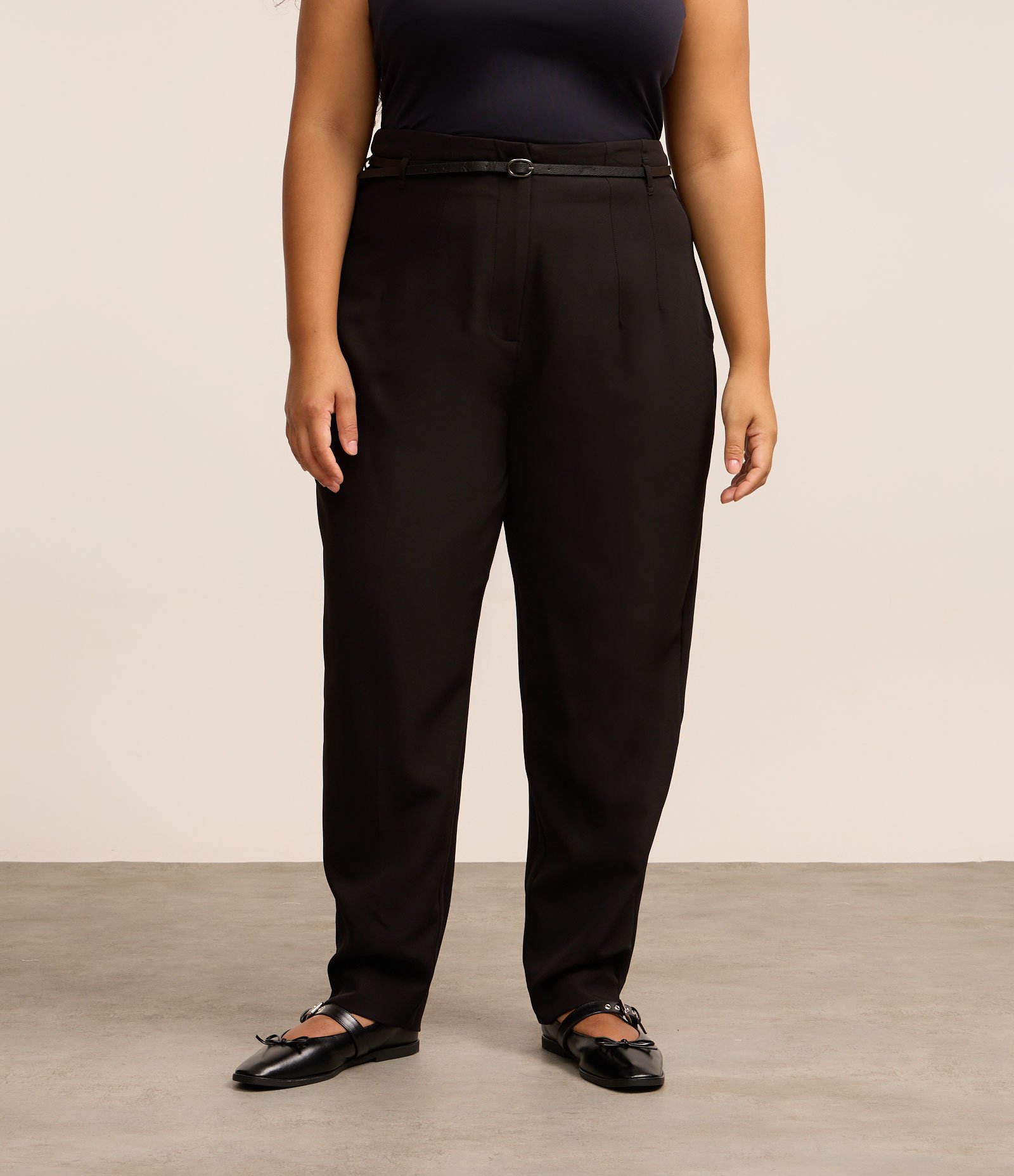 Calça Cenoura em Alfaiataria com Cinto Curve & Plus Size 2
