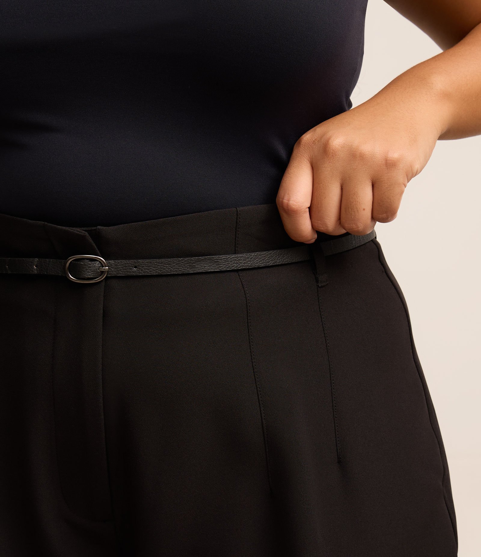 Calça Cenoura em Alfaiataria com Cinto Curve & Plus Size 4