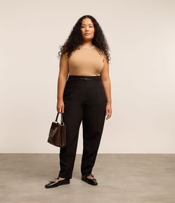 Calça Cenoura em Alfaiataria com Cinto Curve & Plus Size