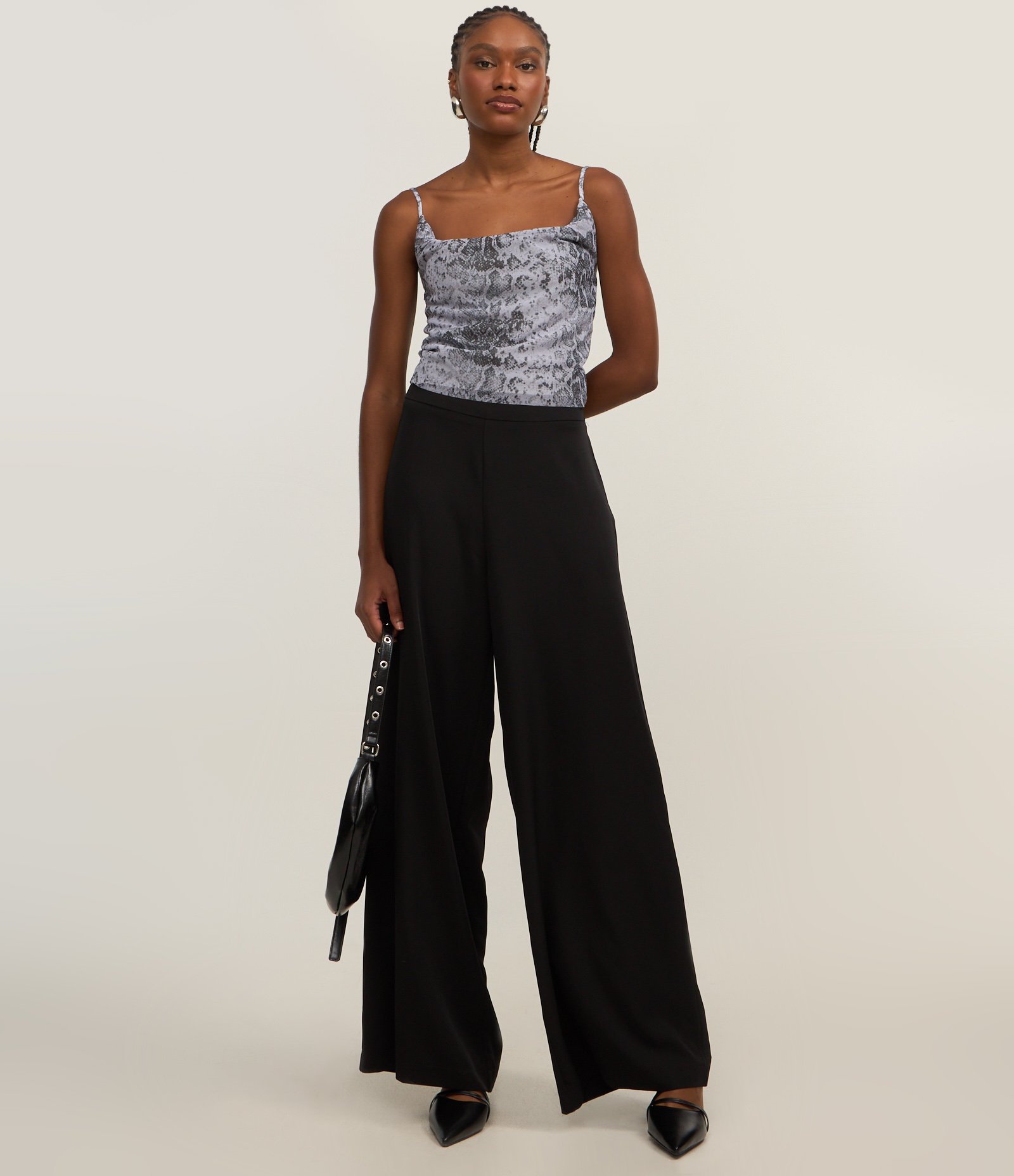 Blusa em Tule com Estampa Animal Print e Decote Degagê Cinza 2