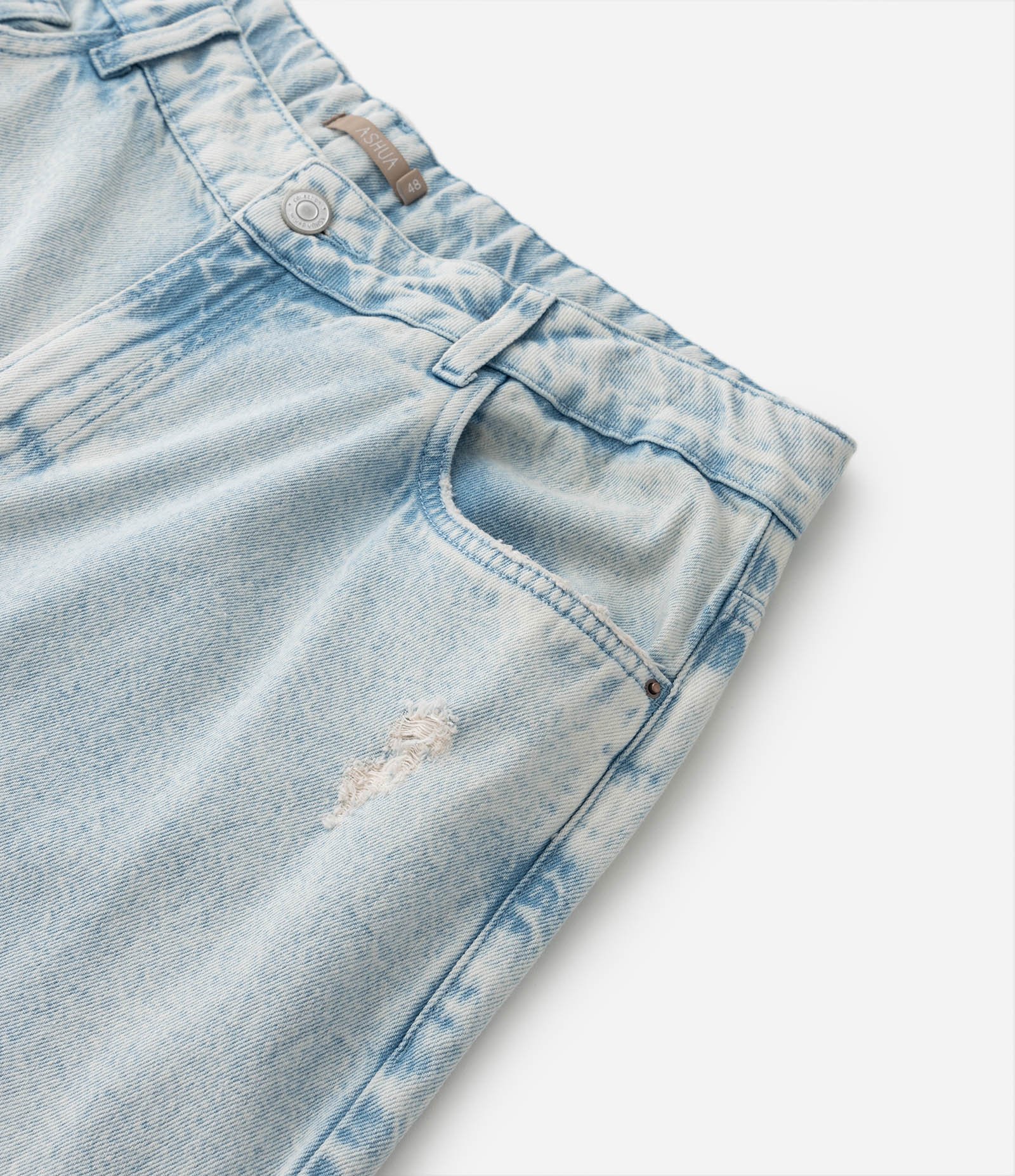 Calça Mom em Jeans Delavê com Puídos Curve & Plus Size Azul Claro 9