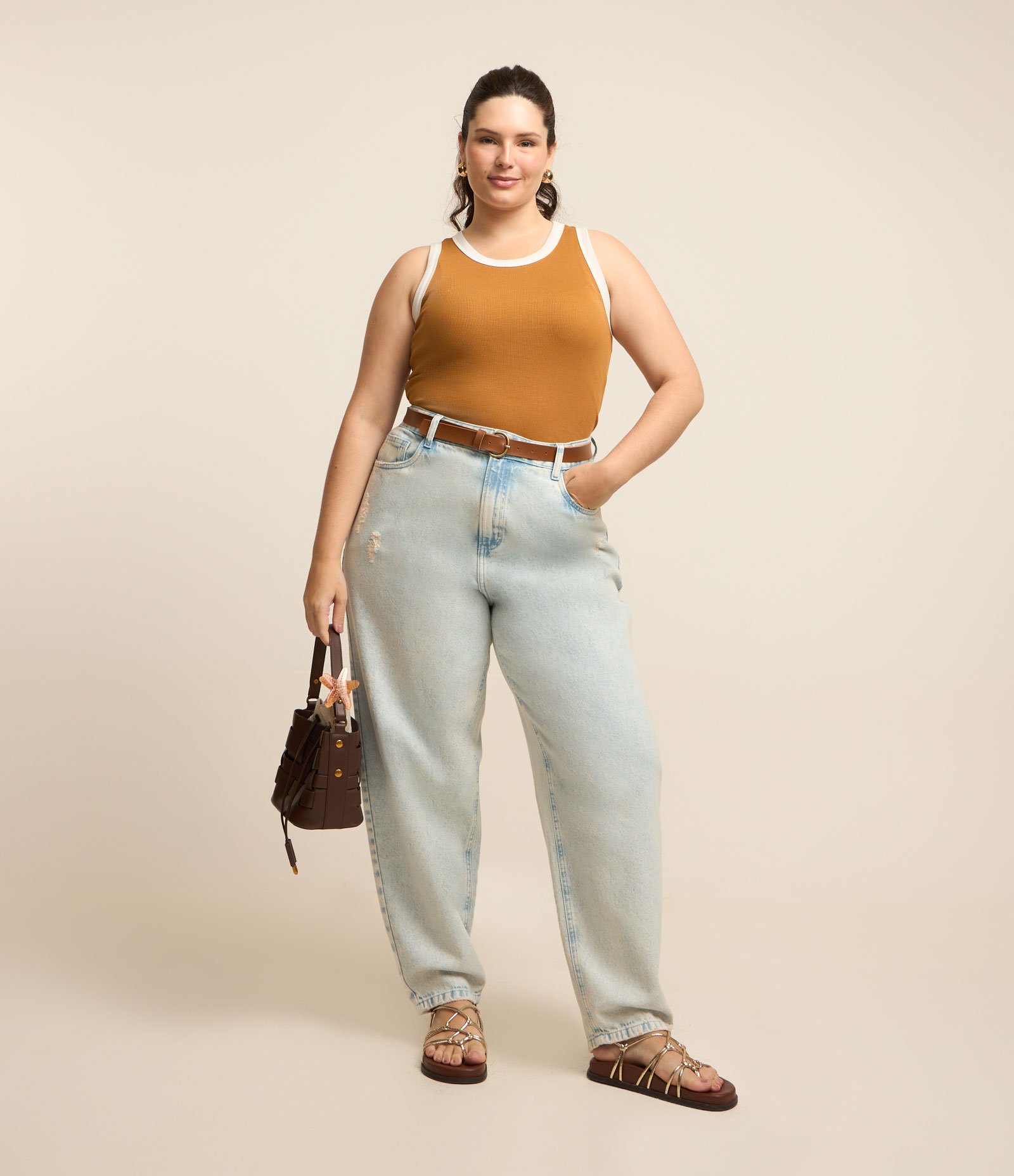 Calça Mom em Jeans Delavê com Puídos Curve & Plus Size Azul Claro 1