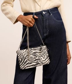 Bolsa Pequena em PU com Alça Transversal Corrente e Estampa Zebra