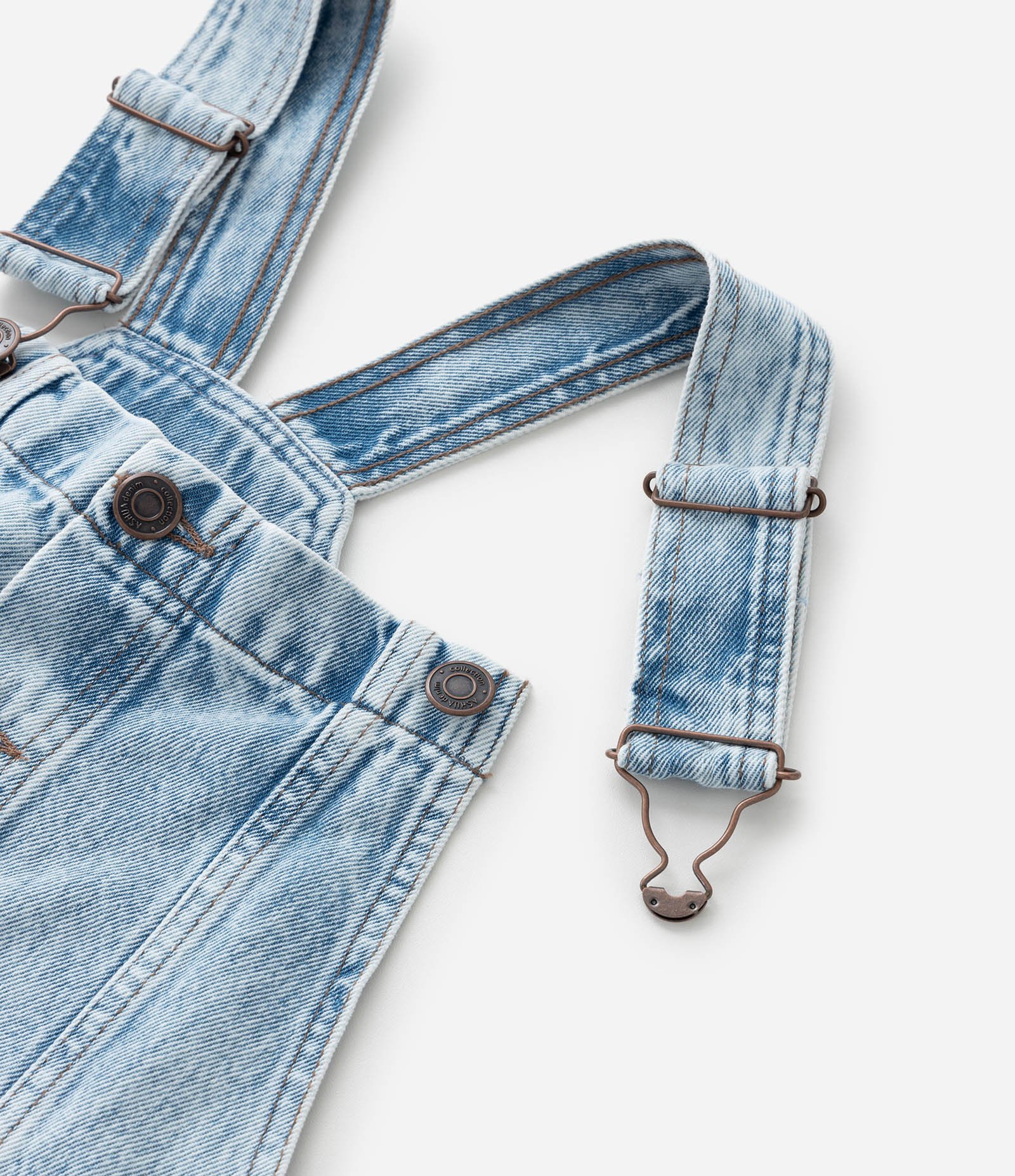 Jardineira Curta Jeans com Barra Desfiada Curve & Plus Size Azul 7