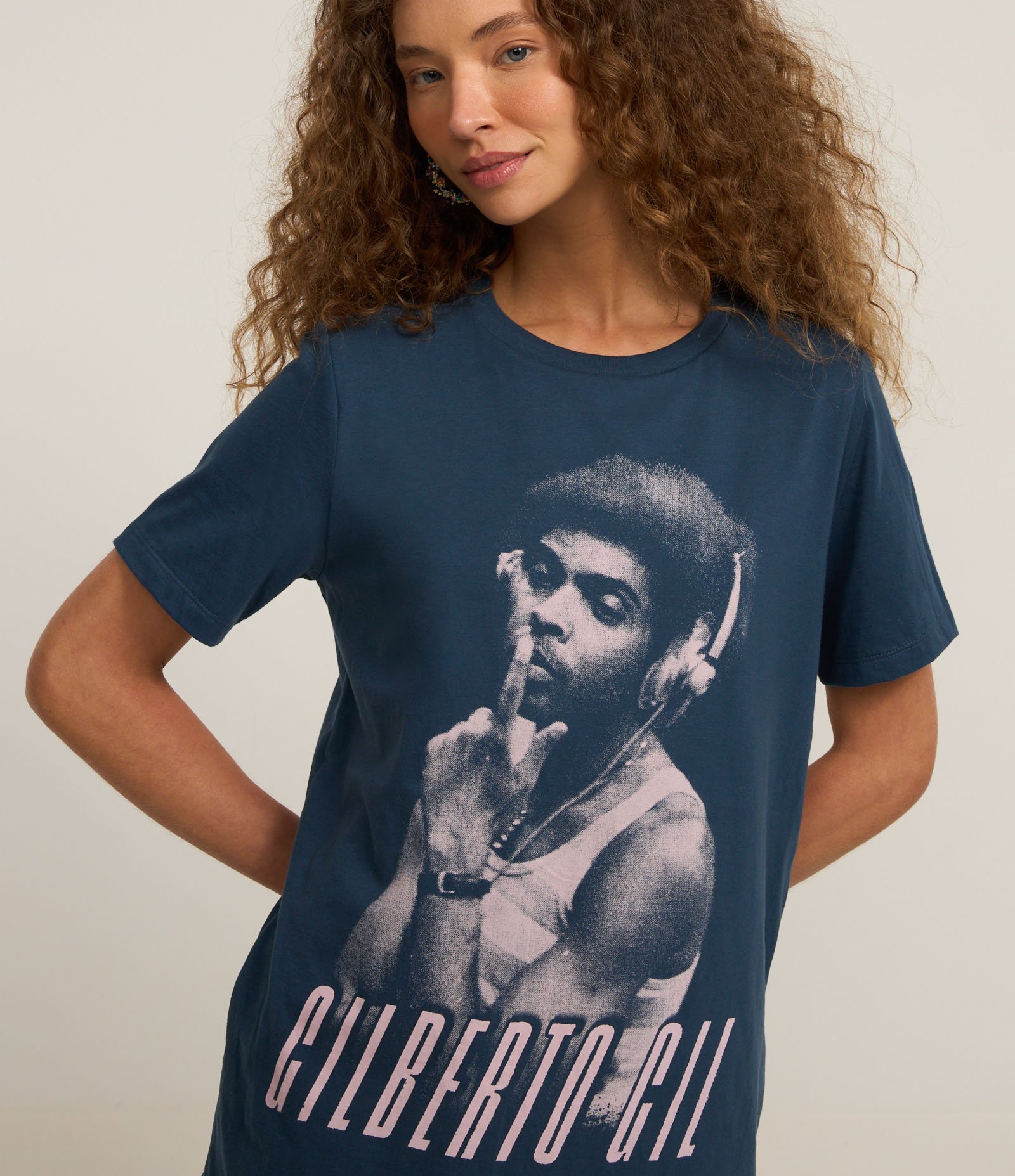 Camiseta Alongada em Algodão com Estampa Gilberto Gil Azul 3