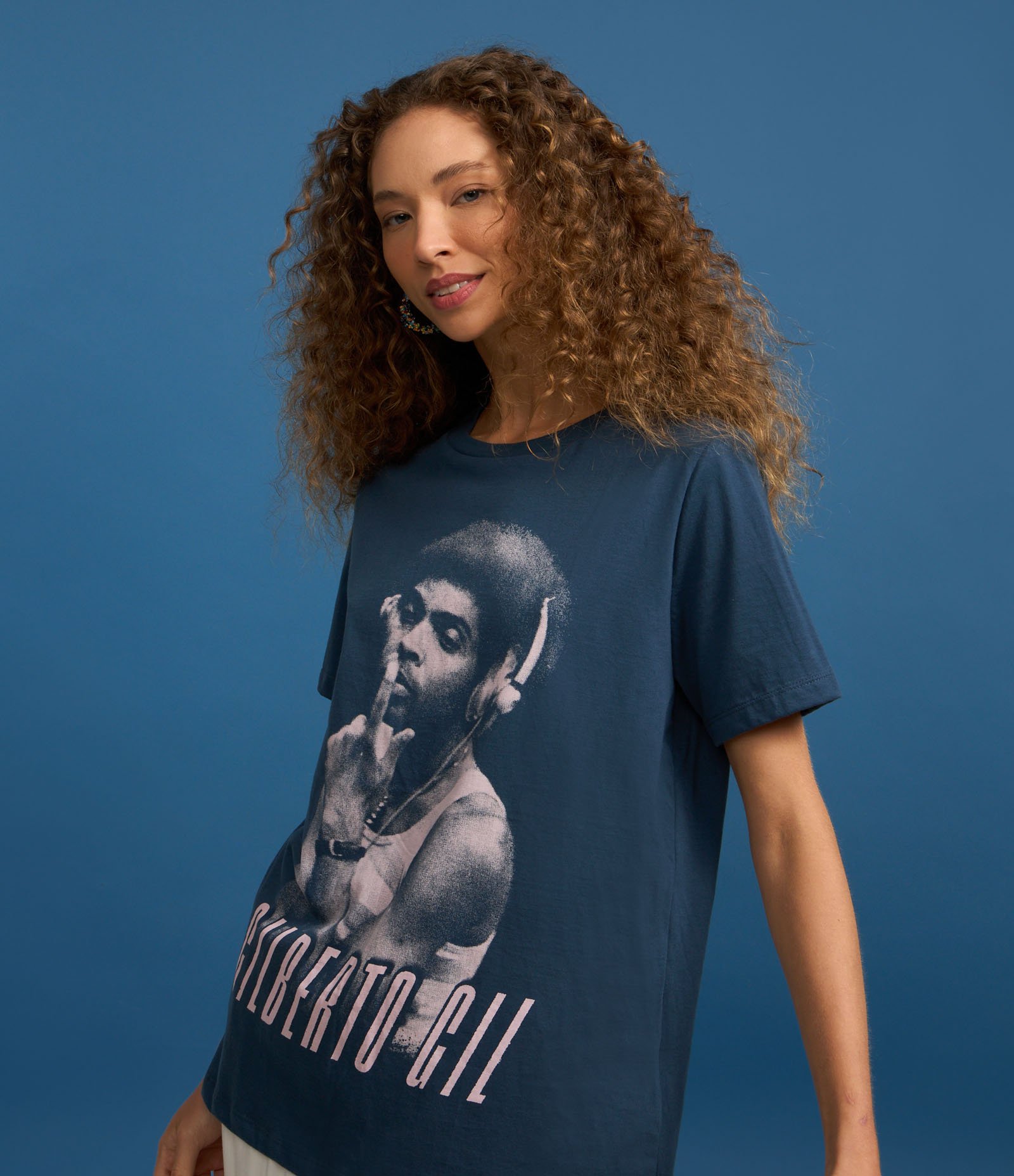 Camiseta Alongada em Algodão com Estampa Gilberto Gil Azul 4