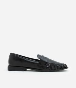 Sapato Loafer com Tira Frontal e Preguinhas no Bico