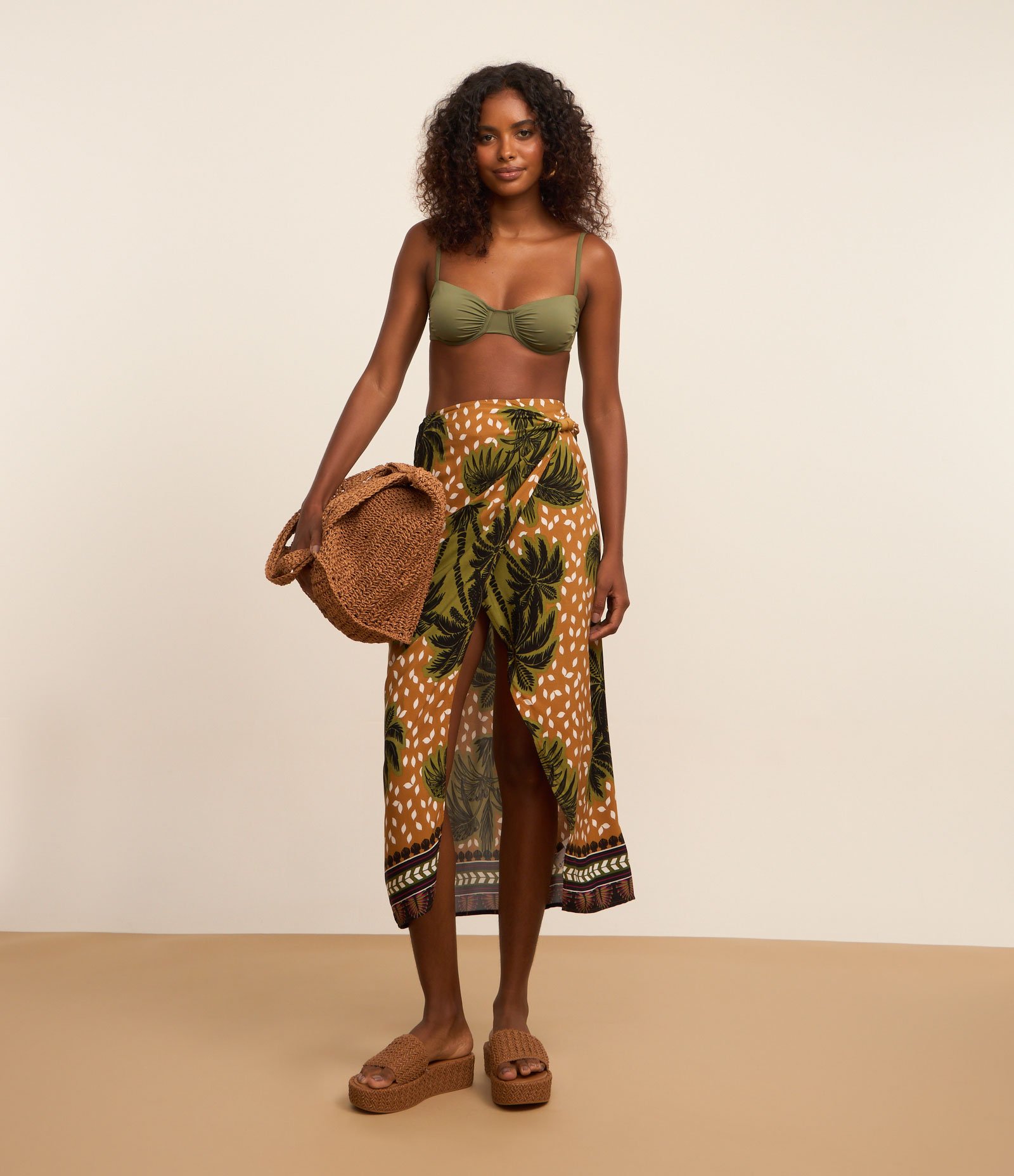 Saída de Praia Saia em Viscose com Estampa de Coqueiros e Aviamentos Laranja/Verde 1