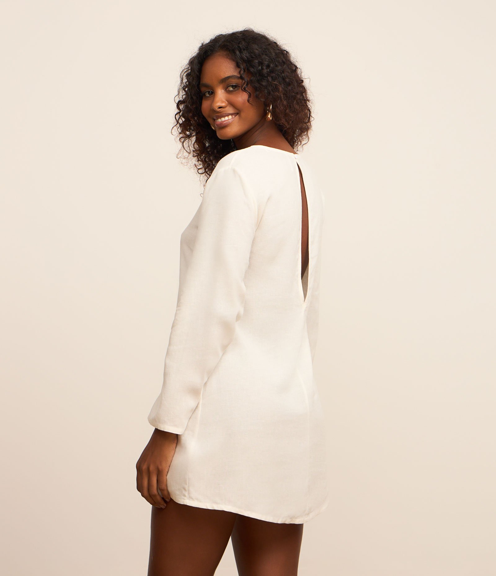 Saída de Praia Vestido com Linho e Aviamento Metalizado Off White 3
