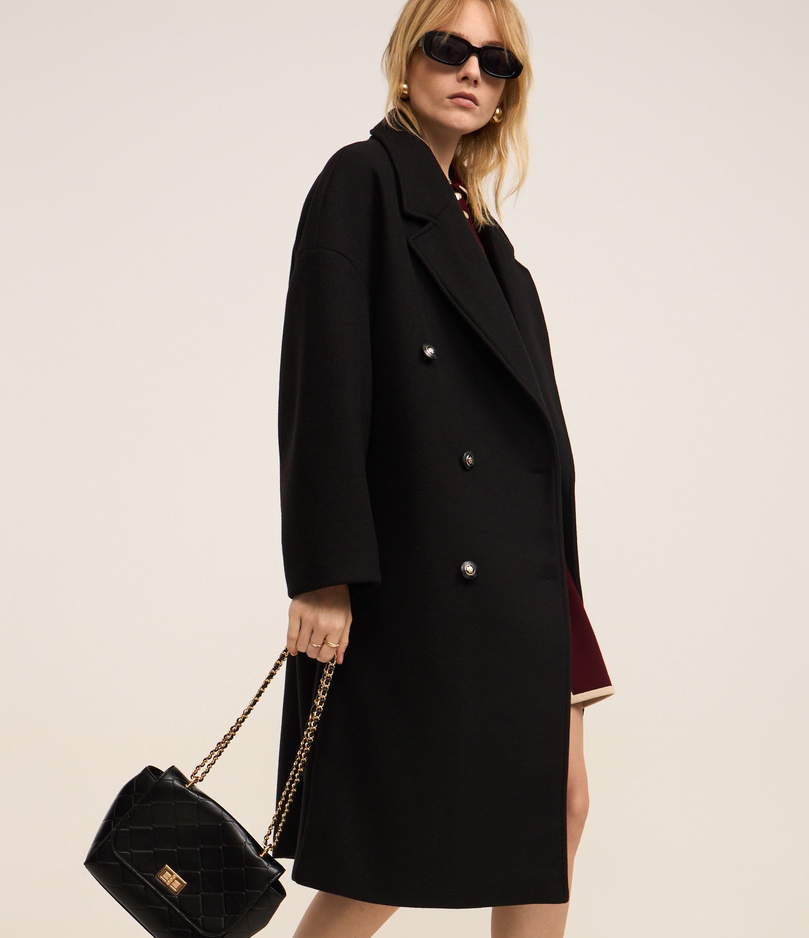 Casaco Oversized em Polivelour com Transpasse com Botões Preto 2