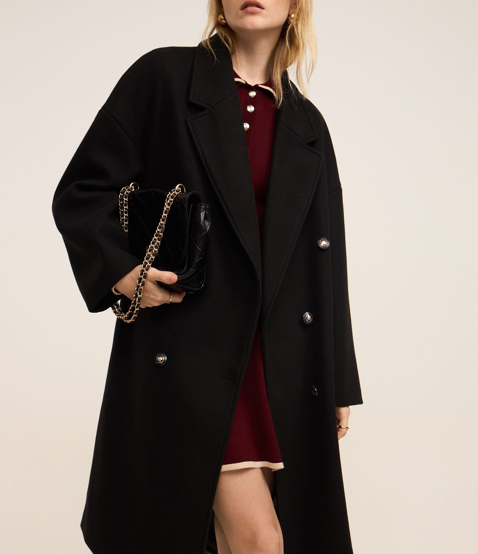 Casaco Oversized em Polivelour com Transpasse com Botões Preto 3