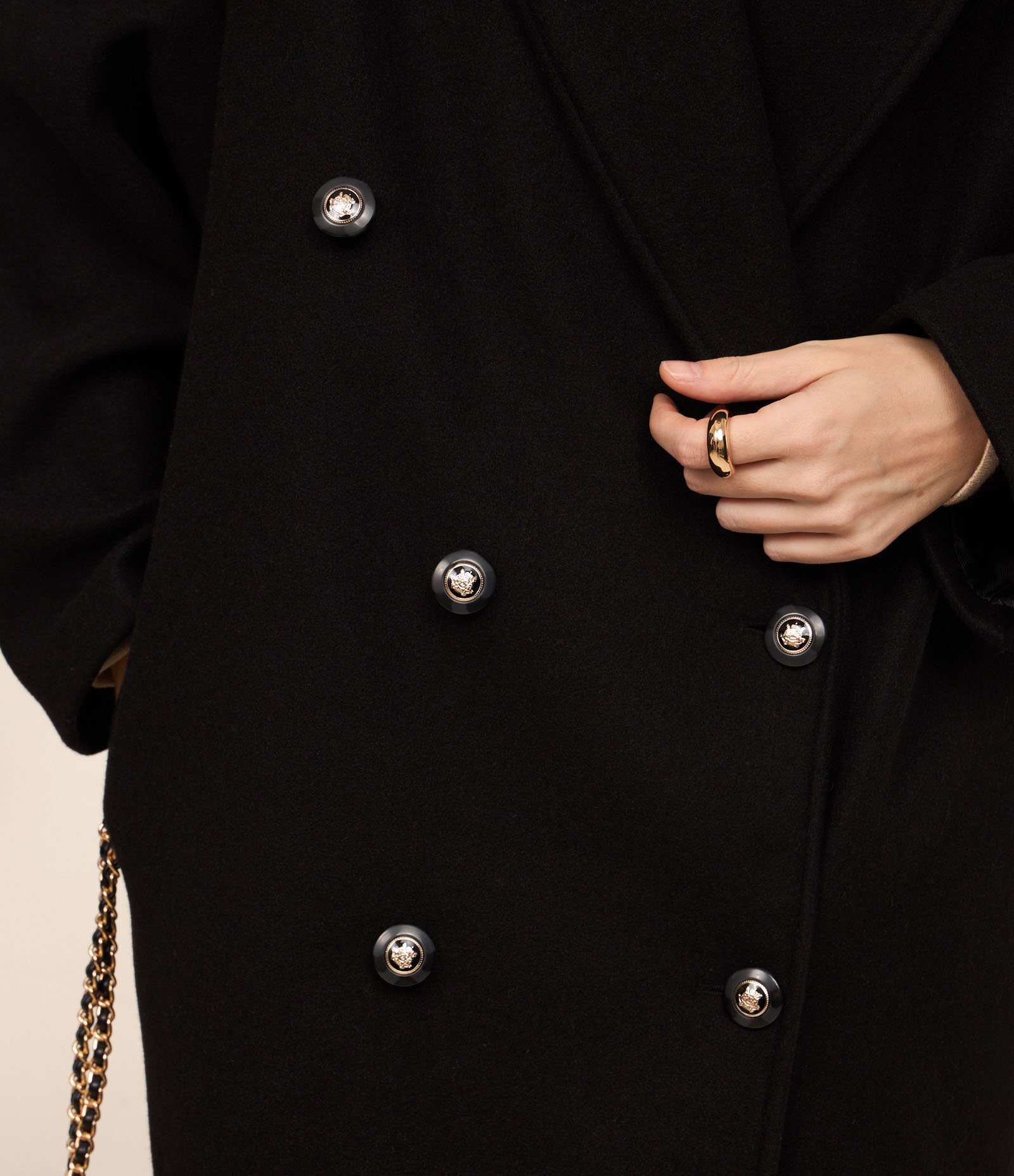 Casaco Oversized em Polivelour com Transpasse com Botões Preto 6