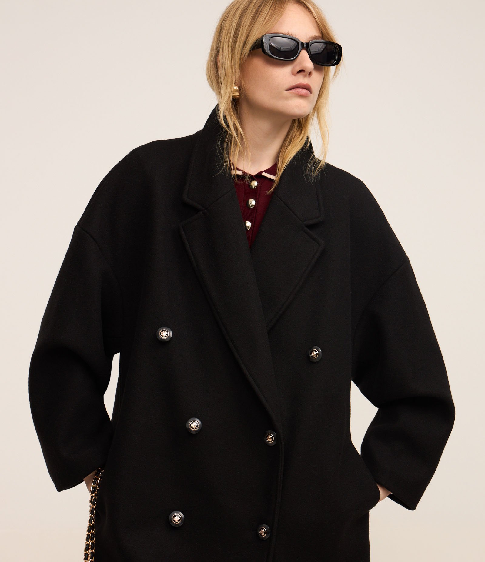Casaco Oversized em Polivelour com Transpasse com Botões Preto 7