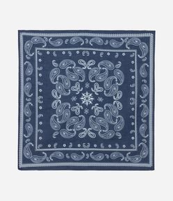 Lenço Quadrado em Flanela com Estampa Paisley