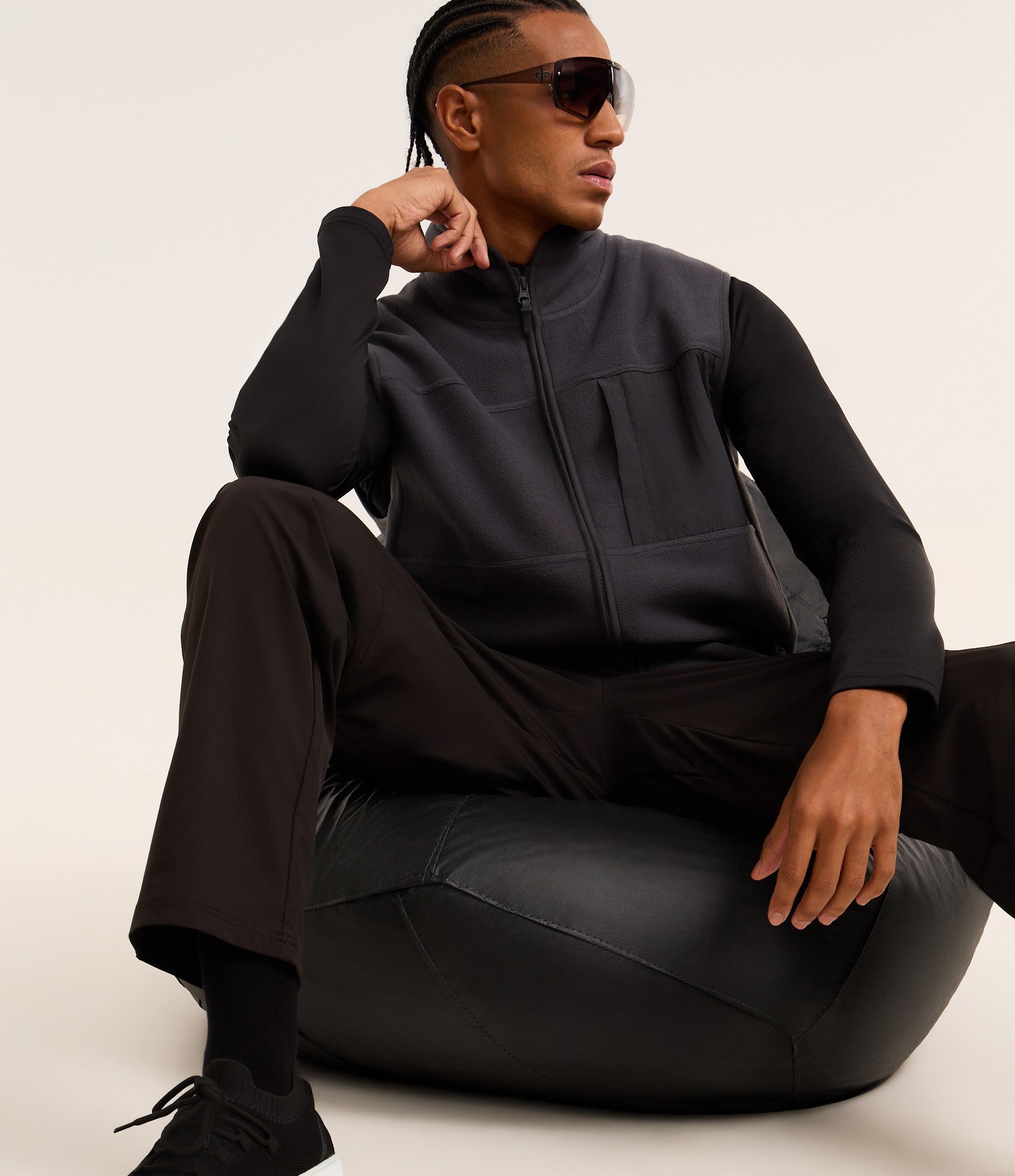 Colete Esportivo com Recortes e Zíper Cinza 3