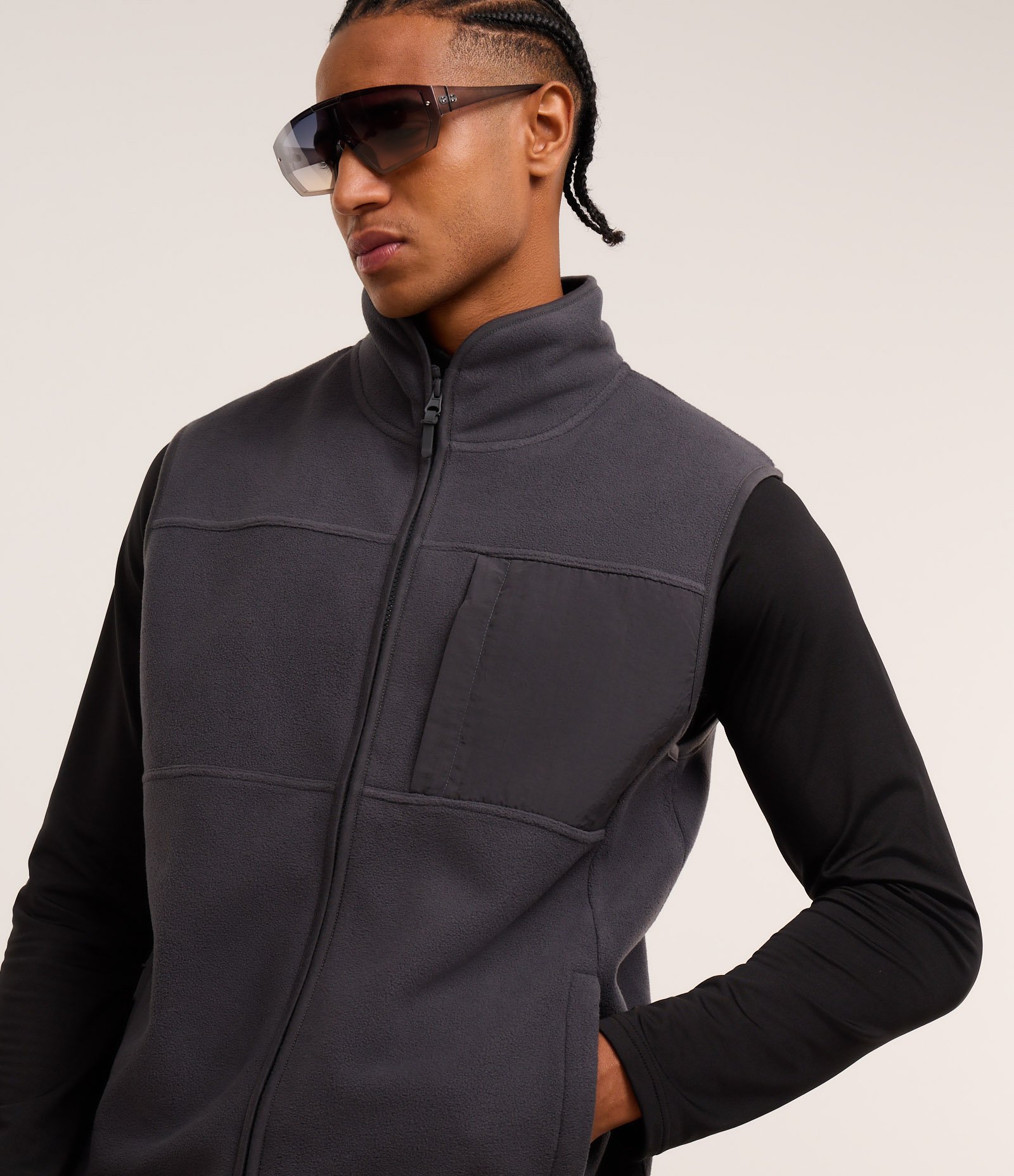 Colete Esportivo com Recortes e Zíper Cinza 5