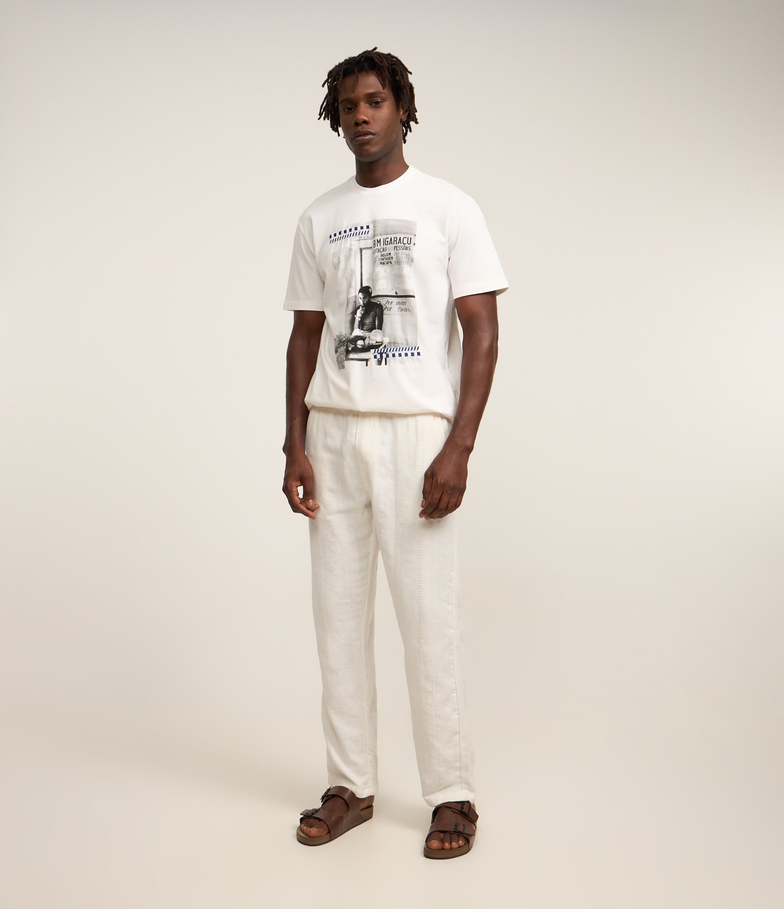 Camiseta em Algodão com Estampa Por Mim Por Deus Gilberto Gil Branco 3