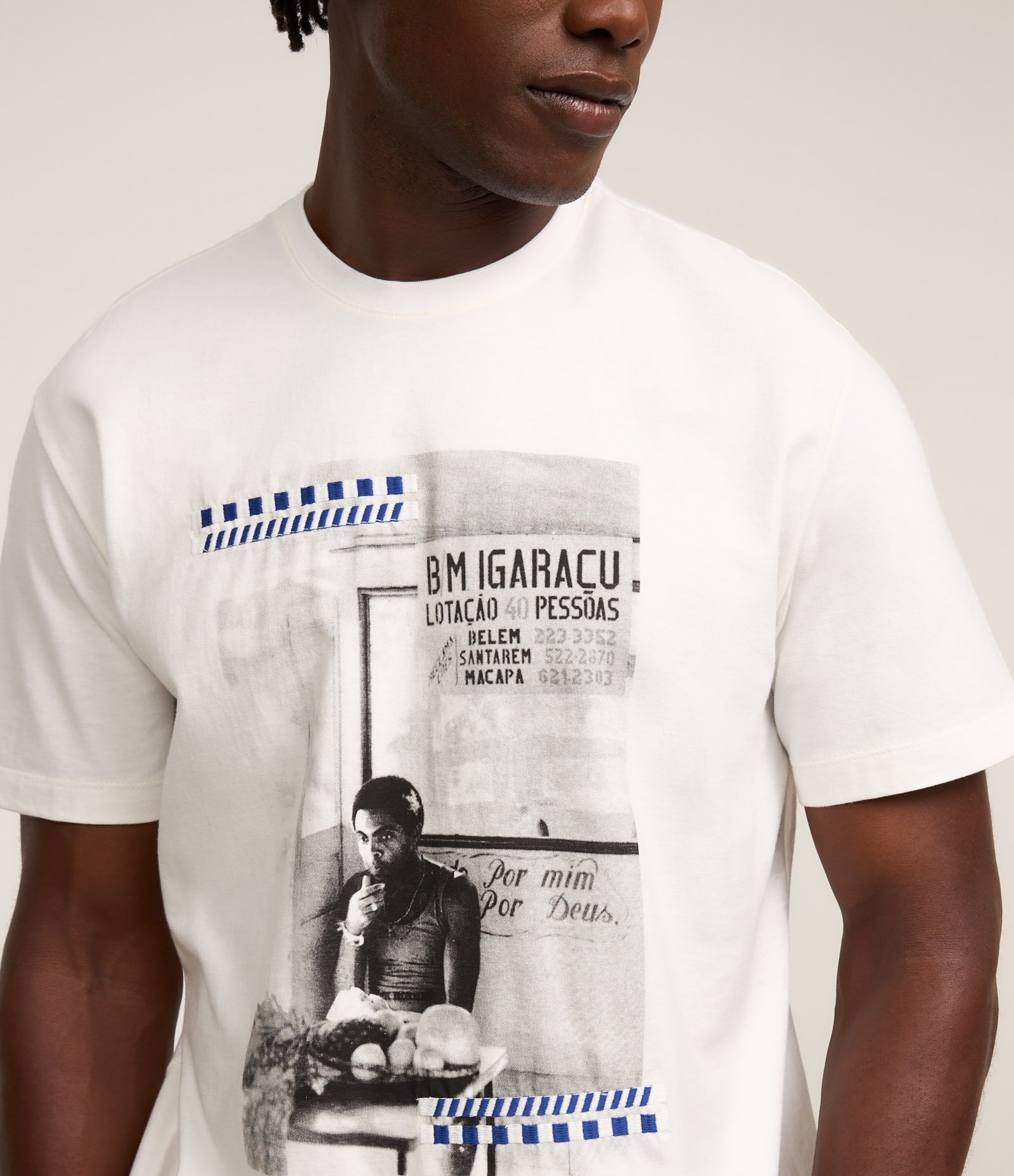 Camiseta em Algodão com Estampa Por Mim Por Deus Gilberto Gil Branco 4
