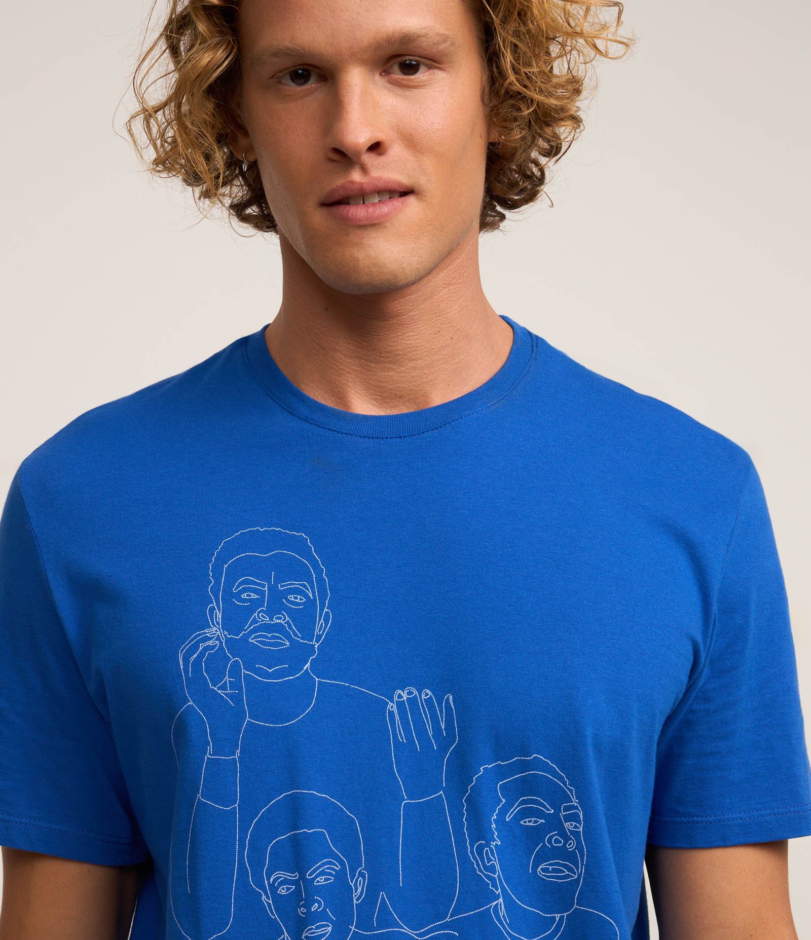 Camiseta em Algodão com Estampa Gil e Violão Azul 5