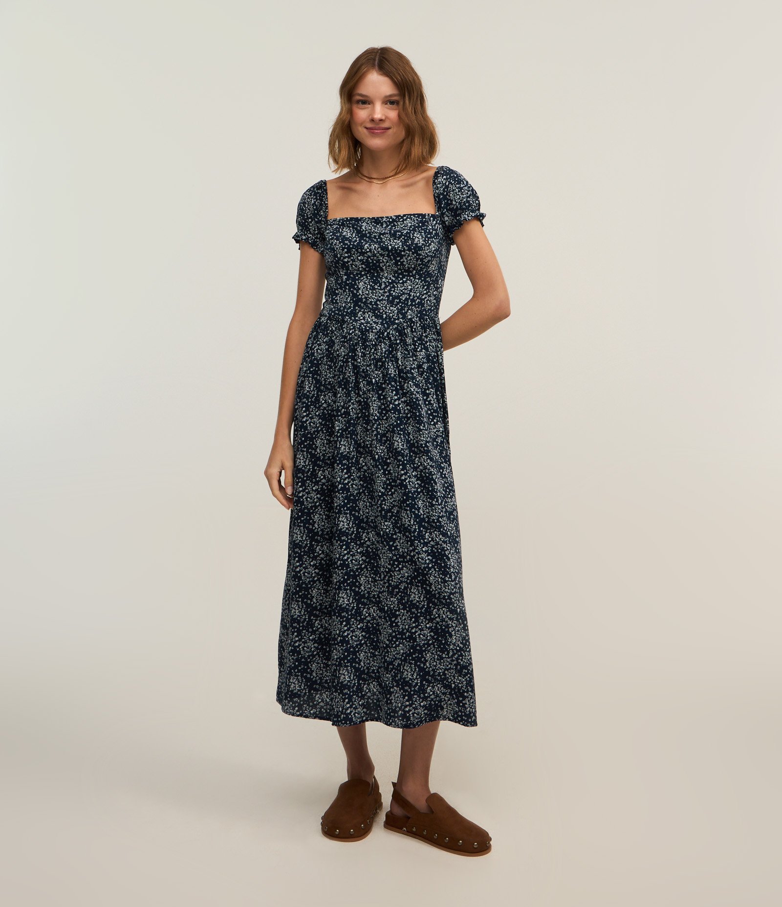 Vestido Midi em Viscose com Lastex e Estampa Floral Liberty Azul Marinho 1