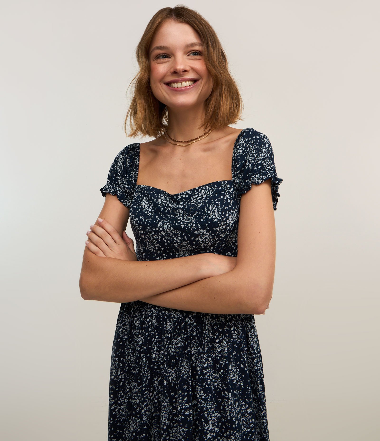 Vestido Midi em Viscose com Lastex e Estampa Floral Liberty Azul Marinho 2