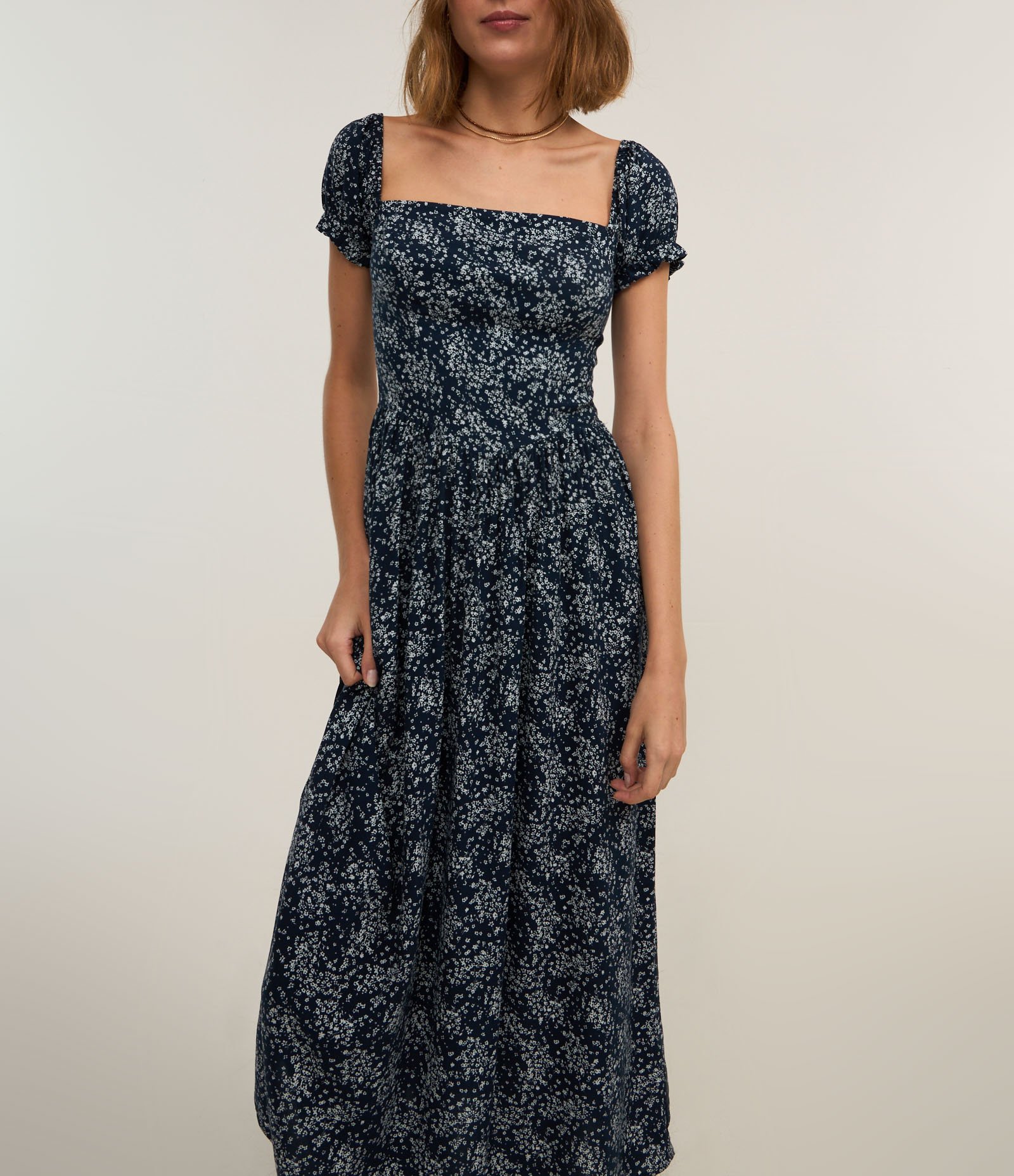 Vestido Midi em Viscose com Lastex e Estampa Floral Liberty Azul Marinho 3