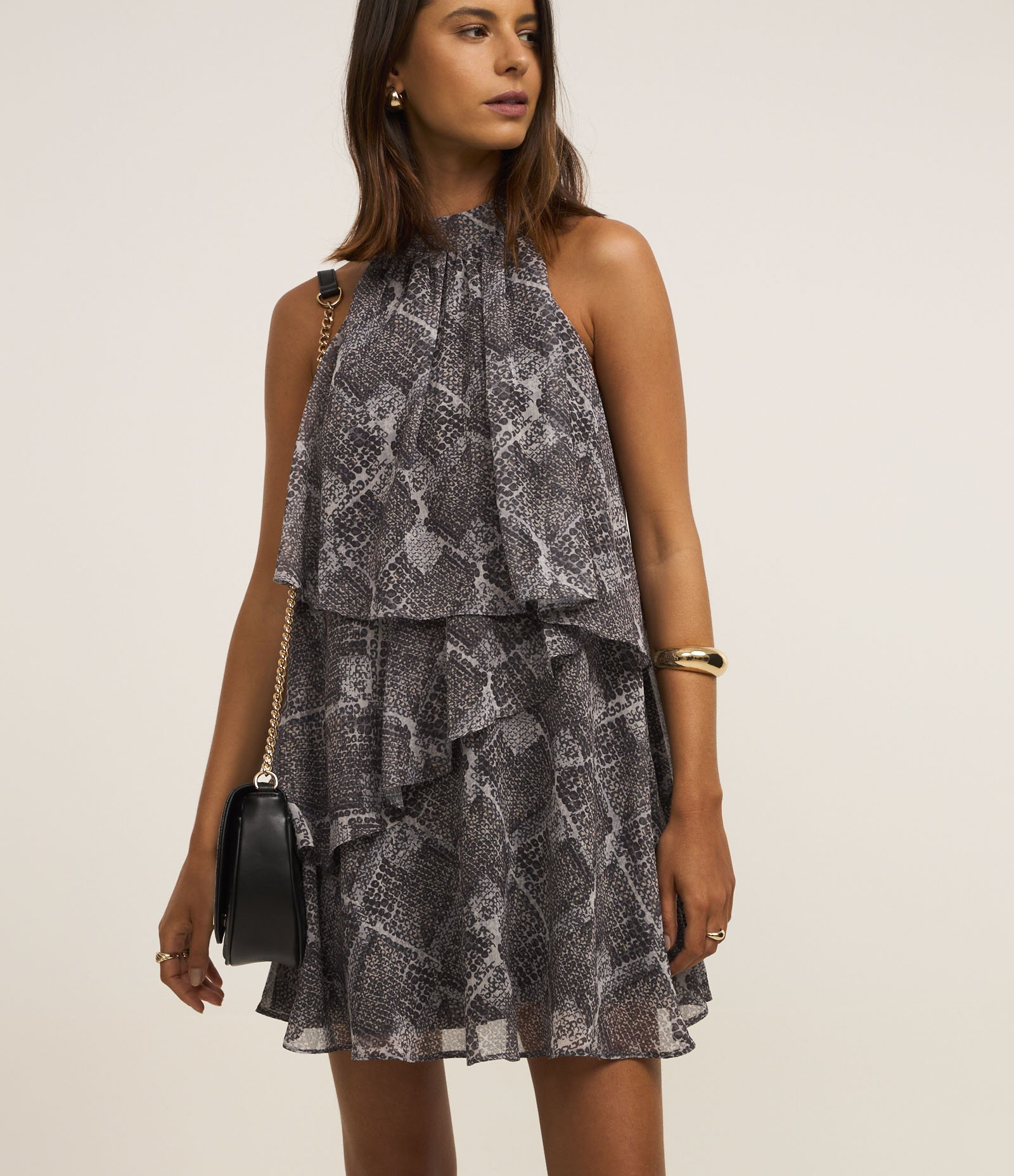 Vestido Evasê Curto em Chiffon com Estampa Serpente Cinza 2