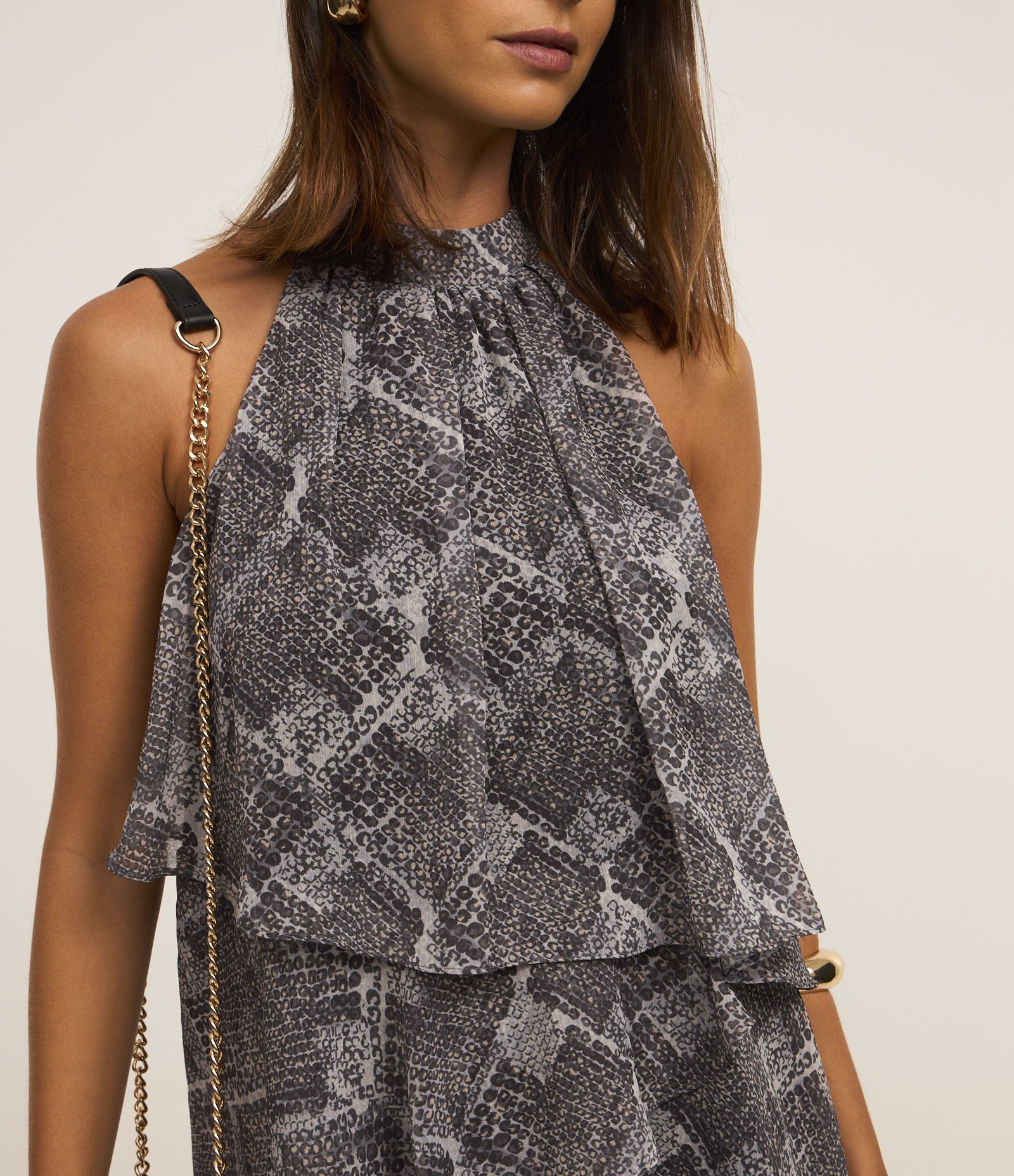 Vestido Evasê Curto em Chiffon com Estampa Serpente Cinza 5