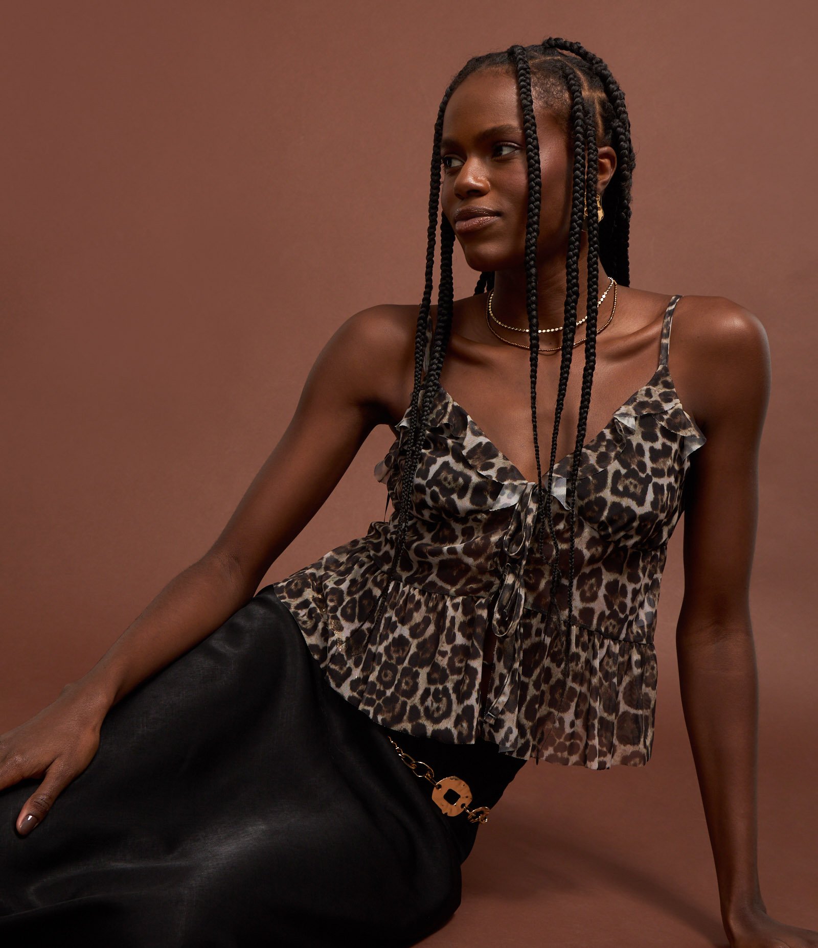 Blusa Peplum de Alcinha em Tule Animal Print com Babados e Laços Marrom 4
