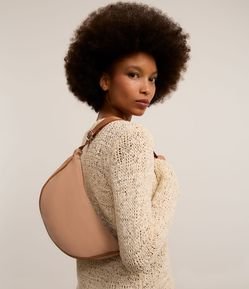 Bolsa Média com Formato Meia Lua e Alça Transversal Regulável