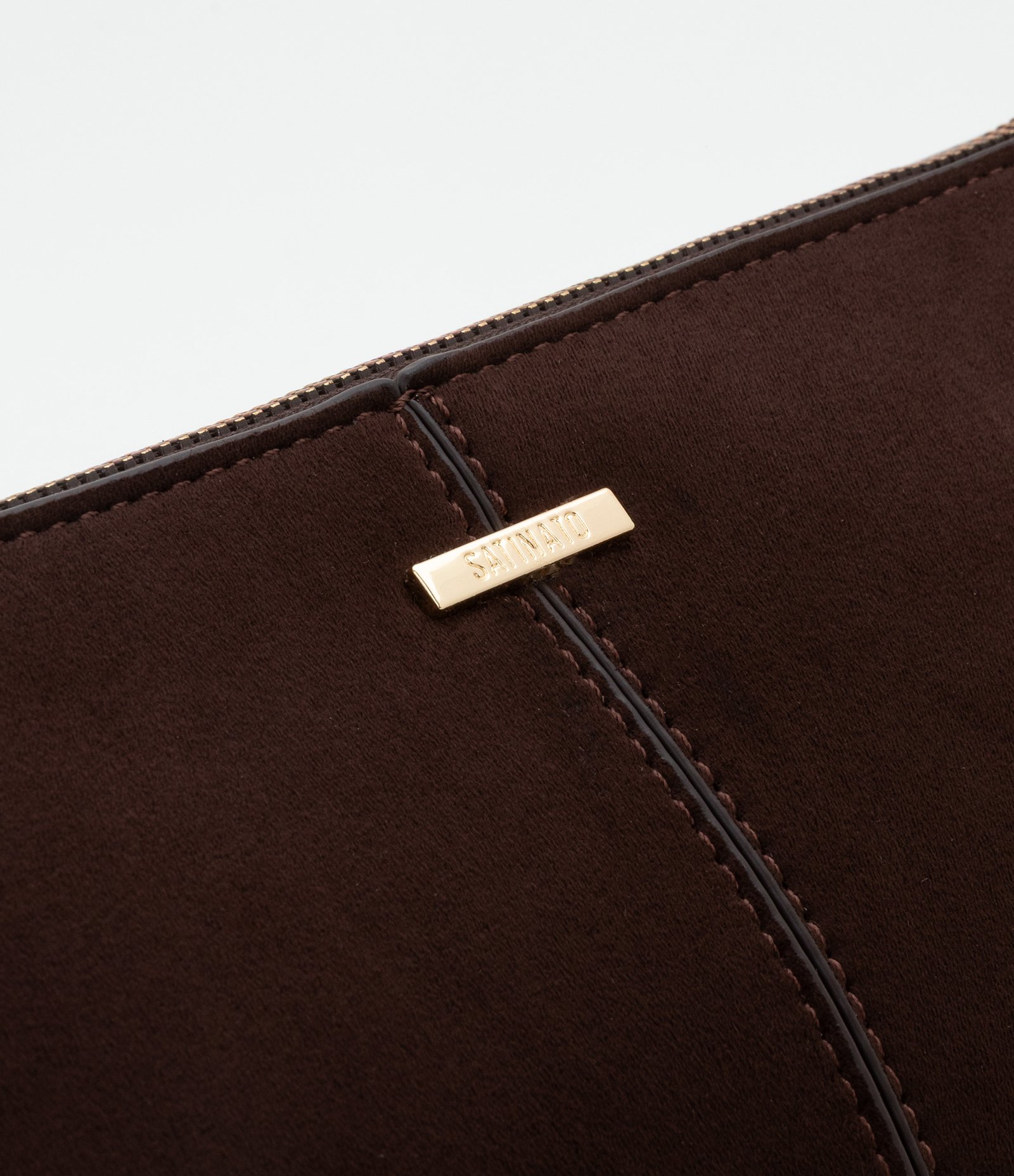 Bolsa Baguete Pequena com Recortes e Efeito Suede Marrom 5