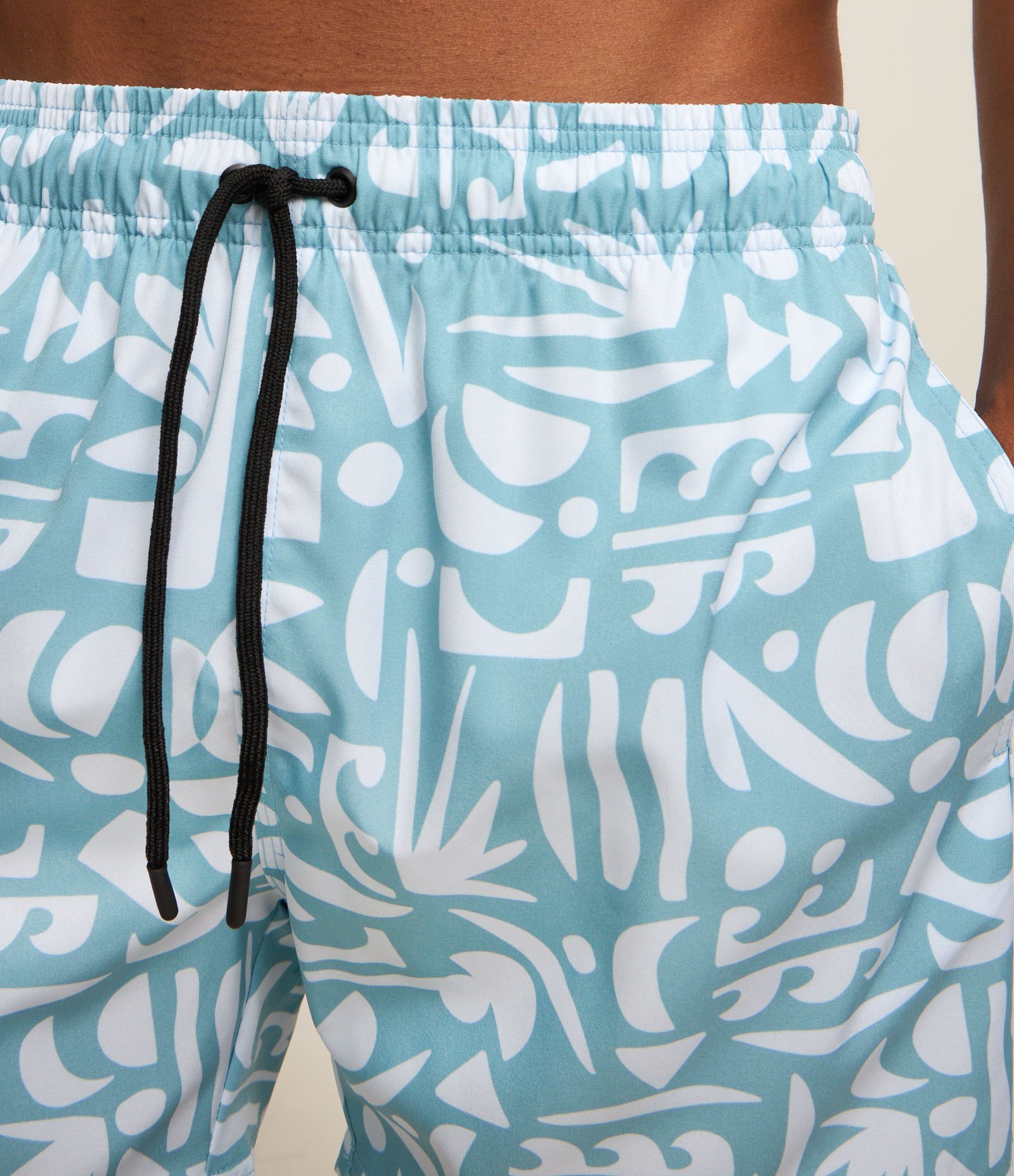 Bermuda em Microfibra com Estampa Étnica Azul 4