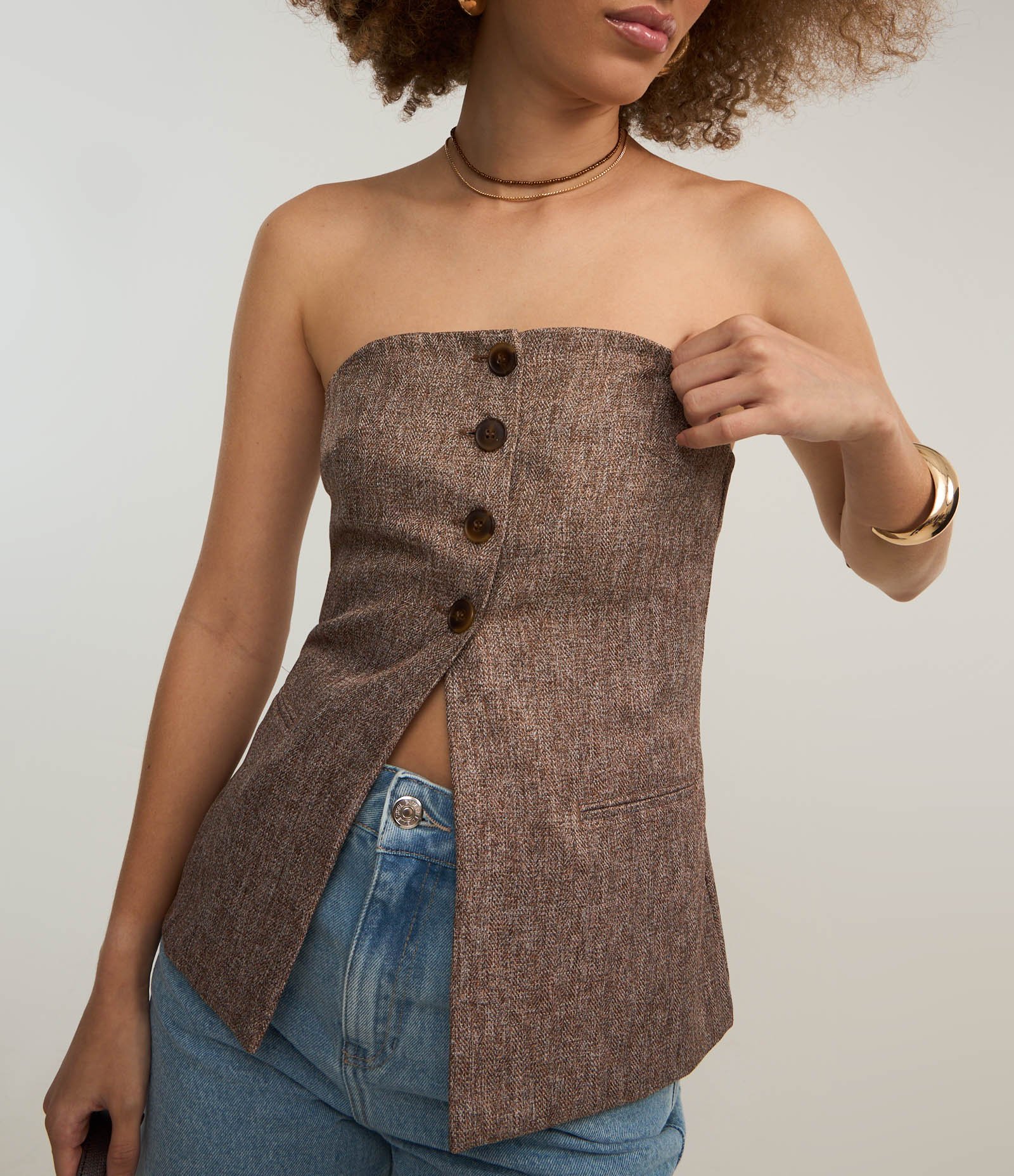 Colete Alongado Alfaiataria Tomara que Caia com Botões Marrom 4