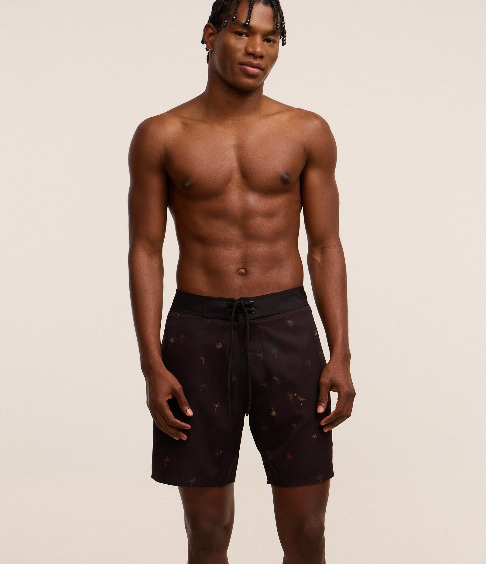 Bermuda em Microfibra com Estampa de Coqueiros e Bolso com Lapela Preto 1