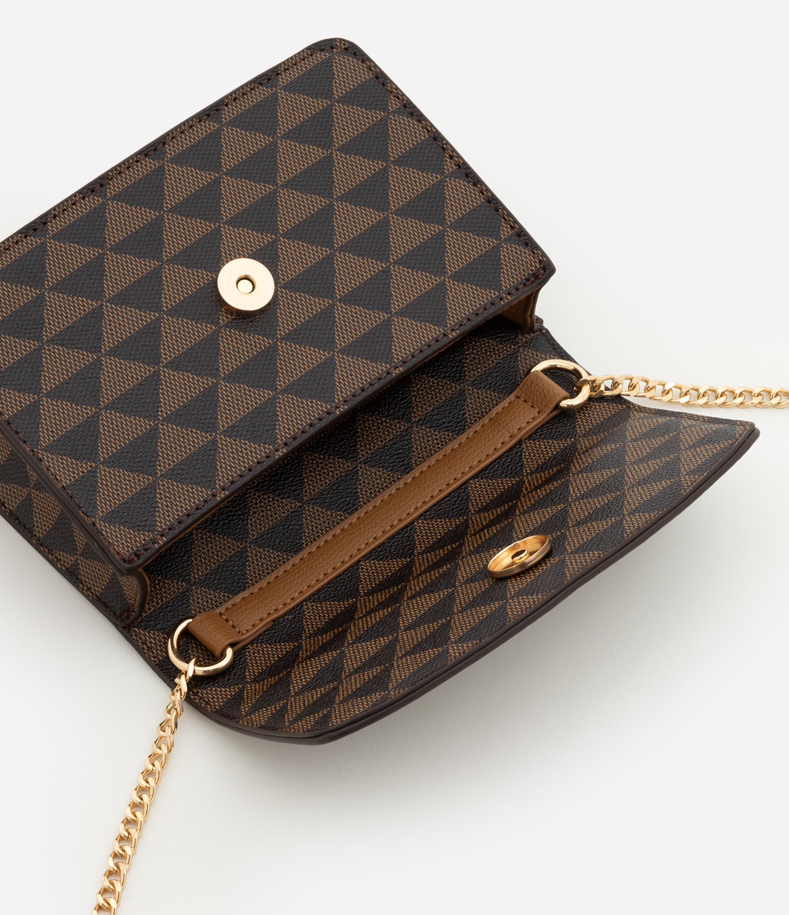 Bolsa Transversal Pequena Estampa Triangular e Alça de Corrente Marrom 5