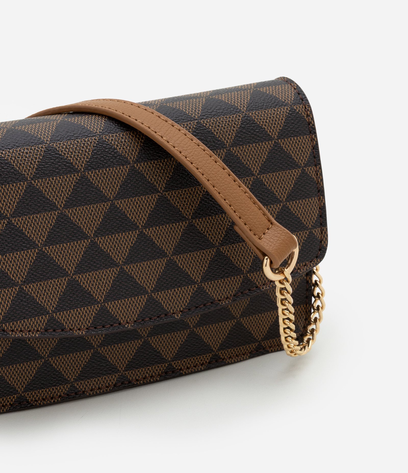 Bolsa Transversal Pequena Estampa Triangular e Alça de Corrente Marrom 6