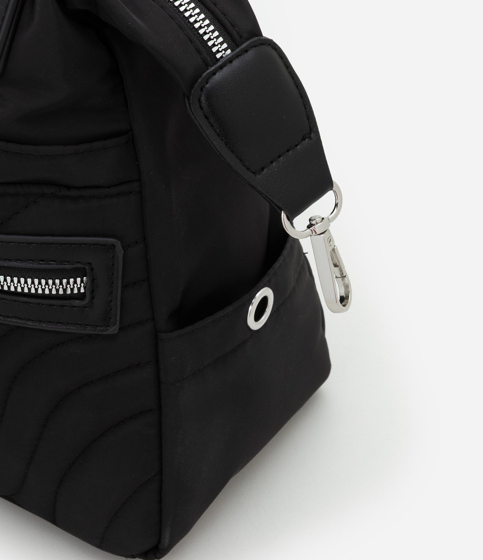 Bolsa Média Satchel com Textura em Matelassê Preto 6