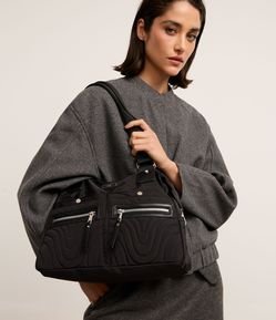 Bolsa Média Satchel com Textura em Matelassê