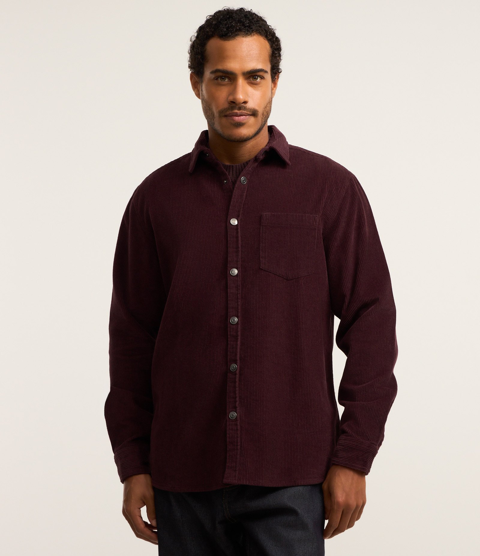 Camisa em Veludo com Bolso no Peito e Abotoamento Vinho 1