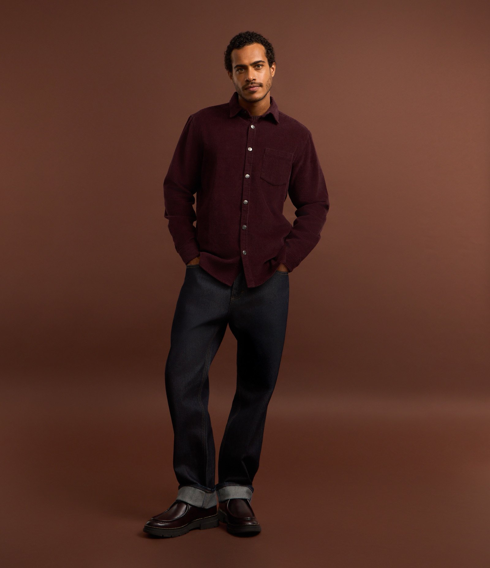 Camisa em Veludo com Bolso no Peito e Abotoamento Vinho 2