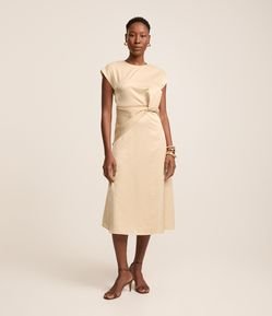 Vestido Midi Acetinado com Gola Redonda e Detalhe na Cintura