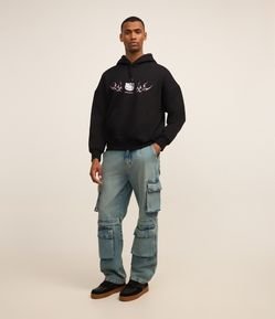 Calça Baggy em Jeans com Recortes e Bolso Cargo