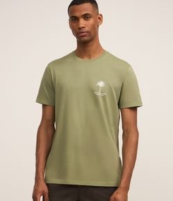 Camiseta Comfort em Algodão Peruano com Estampa de Coqueiros