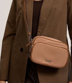 Bolsa Câmera com Bolso Externo e Detalhe Contrastante